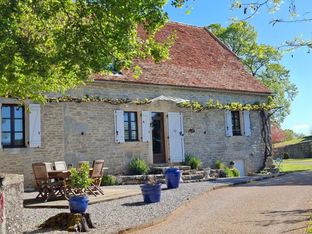 Vente Maison Domaine d'exception du XVIIIe siècle , composé de 4 gîtes et maison d'habitation ,exploitable immédiatement ! Gramat