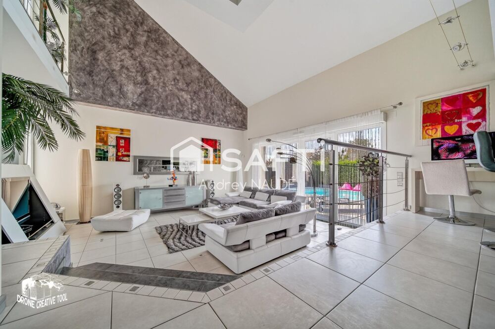 Maison individuelle 223 m² avec piscine chauffée
