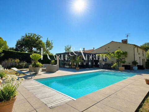   Propriété de caractère avec 4 chambres, garage, préau et piscine. Maison - 9 pièce(s) - 246 m²