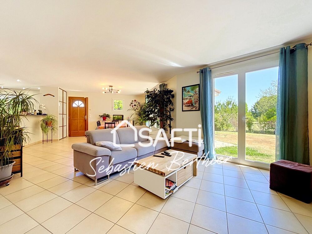 Maison familiale de plain-pied  6 chambres  Terrain arboré de 2 460 m²