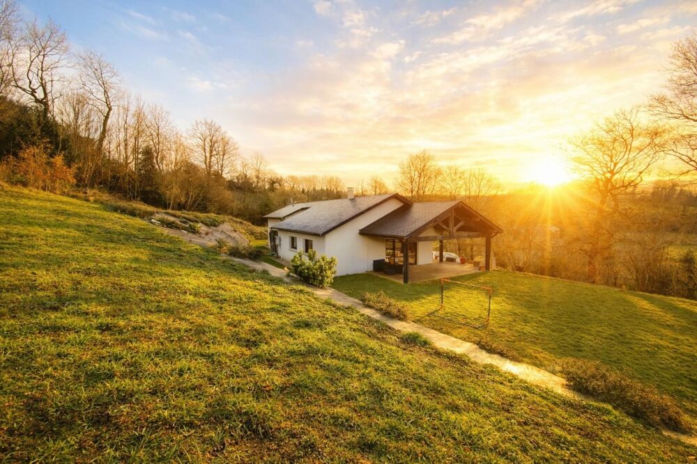 Maison moderne dexception au coeur de la campagne