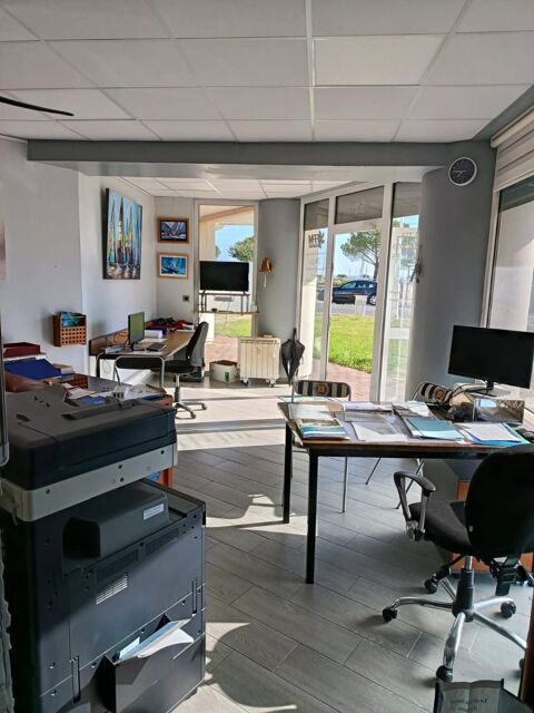   Mur bureau commerce port d'Arcachon 