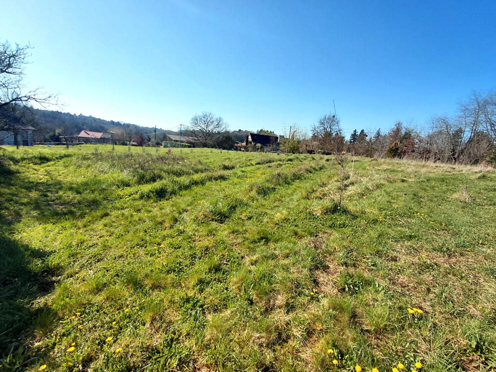 Maison en pierres d'environ 100 m2 avec dépendances sur un terrain d'environ 1,3 ha