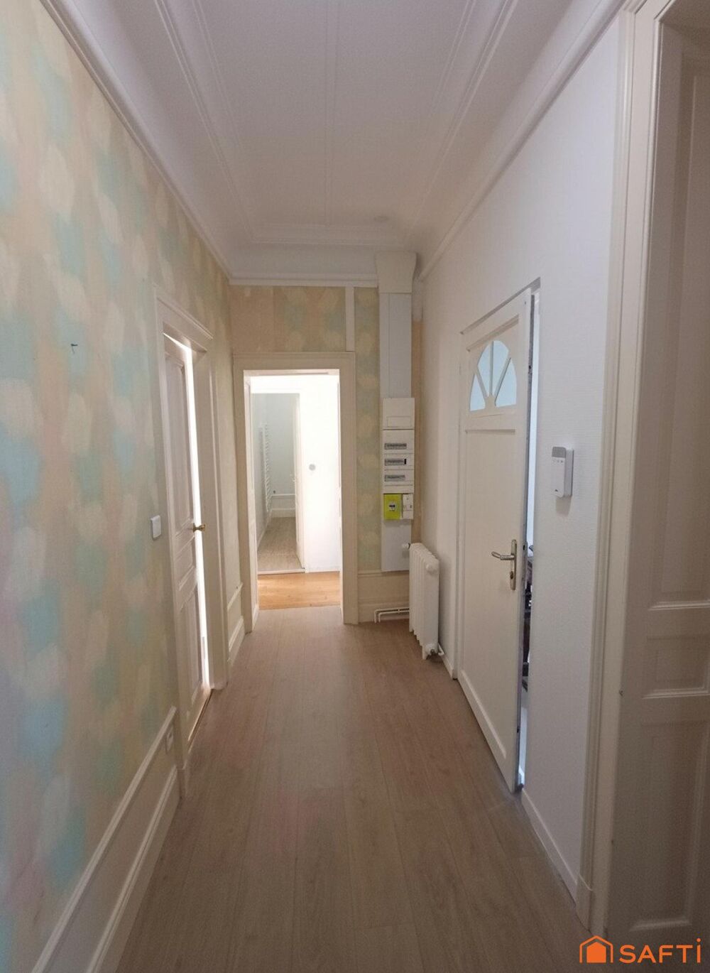 Appartement dexception 150 m²  Centre-ville Saint-Quentin  Terrasse & Parking