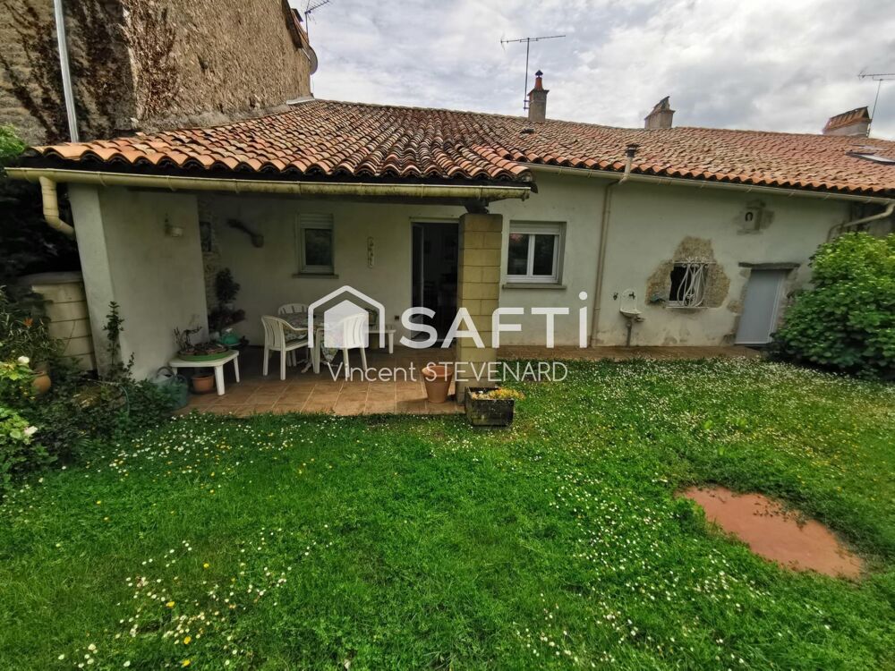 Maison de village avec accès facile a la N10 entre Ruffec et Sauzé-Vaussais