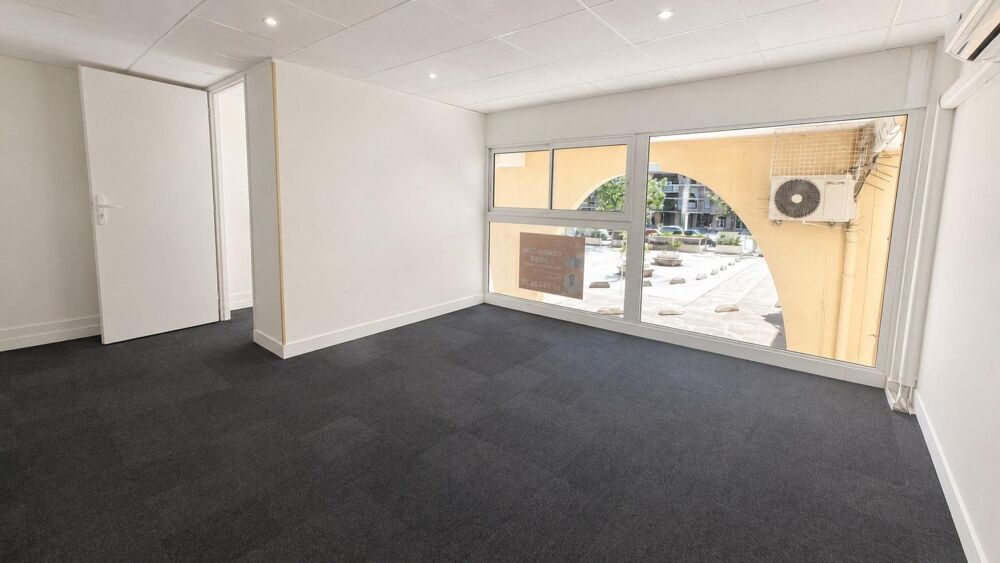   Local 28 m² au 1er étage – Centre bien-être Fréjus Frejus