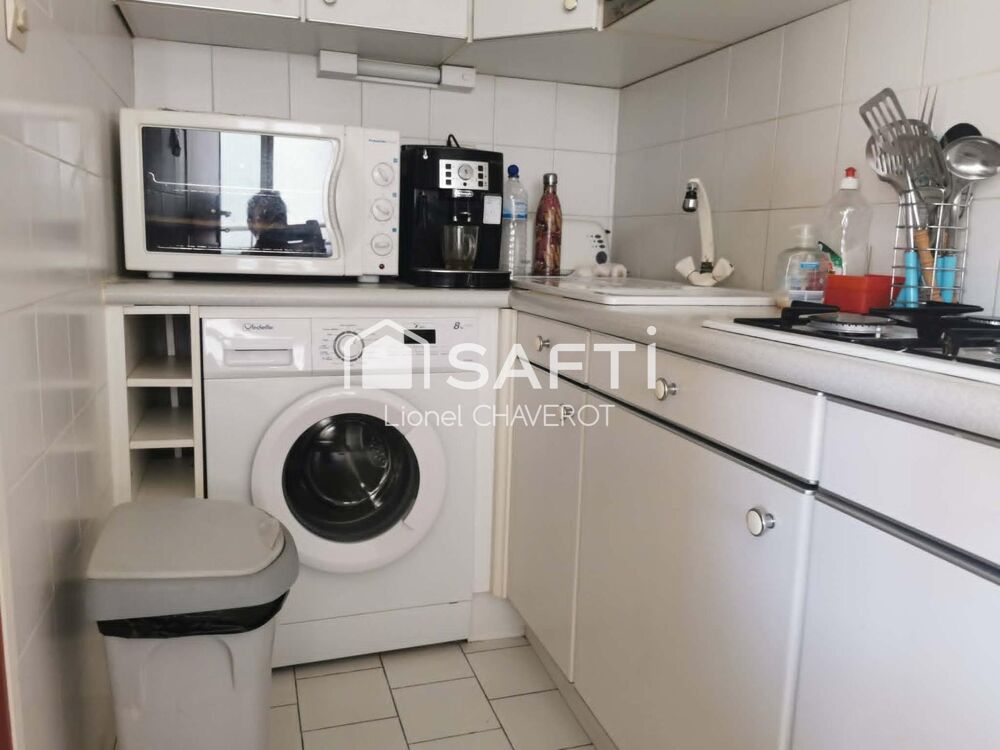Vente Appartement Dernier étage. 3 chambres. À 150 m de la plage, sans route à traverser. Lumineux et calme. Proche commerces et commodités. Empla Sete