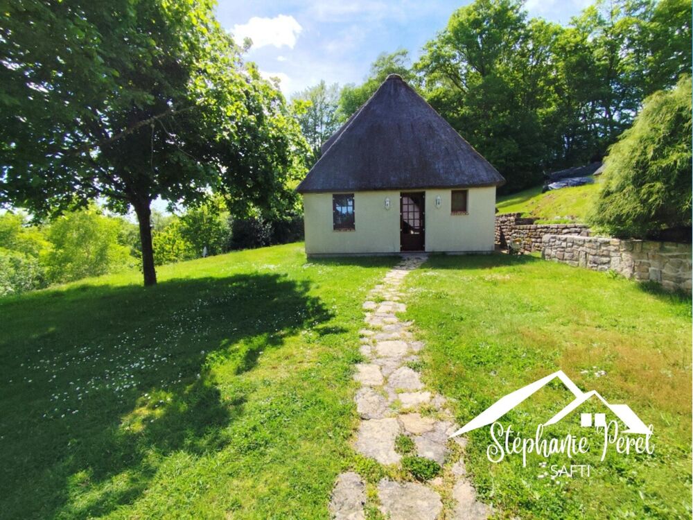 Maison de charme avec toit en chaume à Peyrelevade  Équipements de qualité et cadre idyllique !