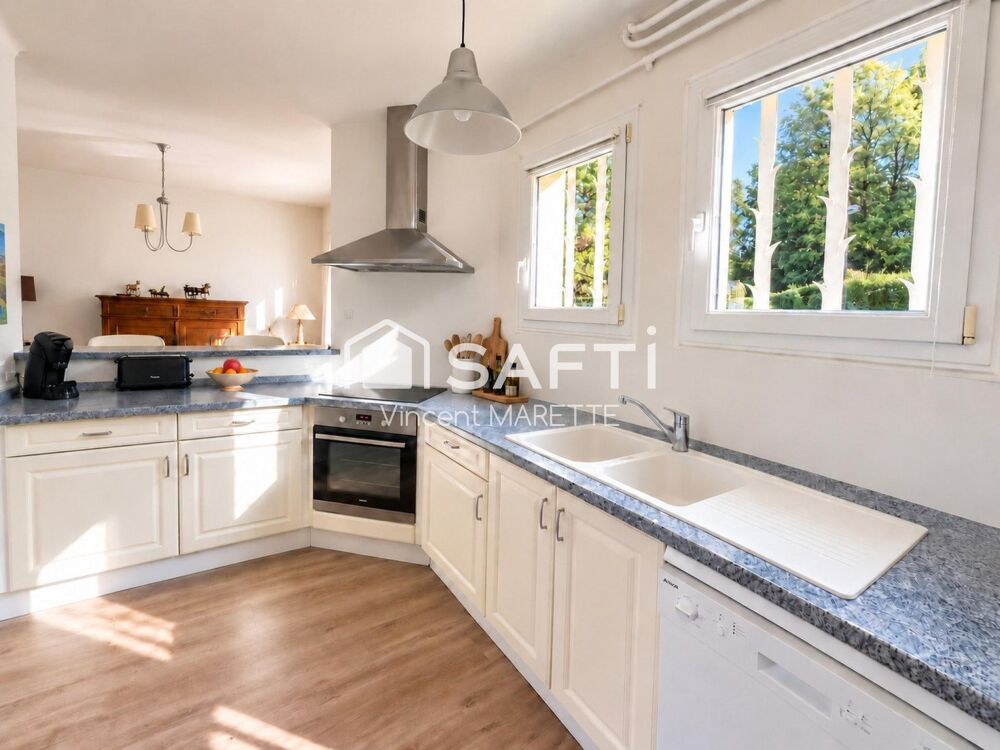Vente Maison Quatre chambres, un grand jardin arboré et une terrasse de 80 m² : une maison où la vie de famille prend toute sa place. Verneuil-en-halatte