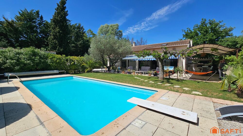 Belle maison familiale avec piscine sur terrain plat et arboré