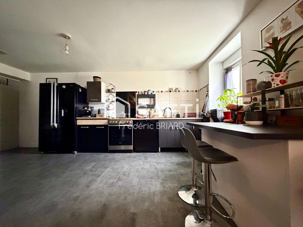 Vente Maison Genouillé 86250. Maison, grange et jardin Genouillé