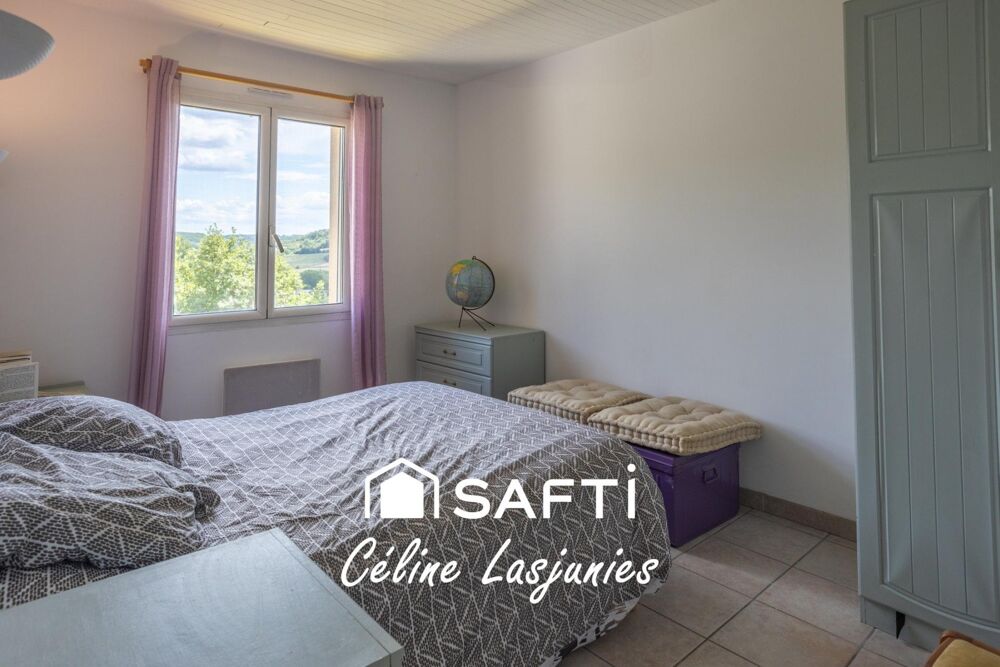 Maison sur les hauteurs, vue dégagée, calme absolu avec dépendance et piscine