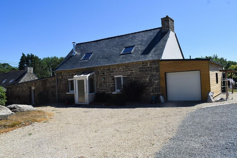 Maison rénovée de 129 m² à Plésidy : posez vos valises !
