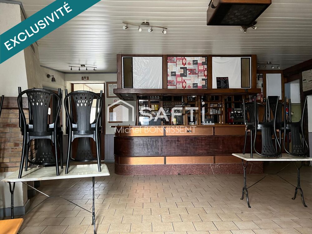 Vente Immeuble Mur  commerciaux et appartement au centre ville de Chateaumeillant Chateaumeillant