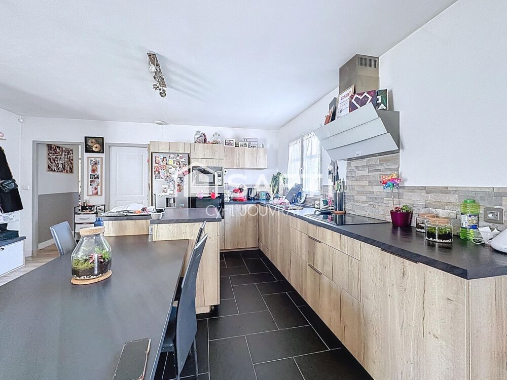 Maison trois chambres avec piscine sur parcelles de Plus De, 2000 m²