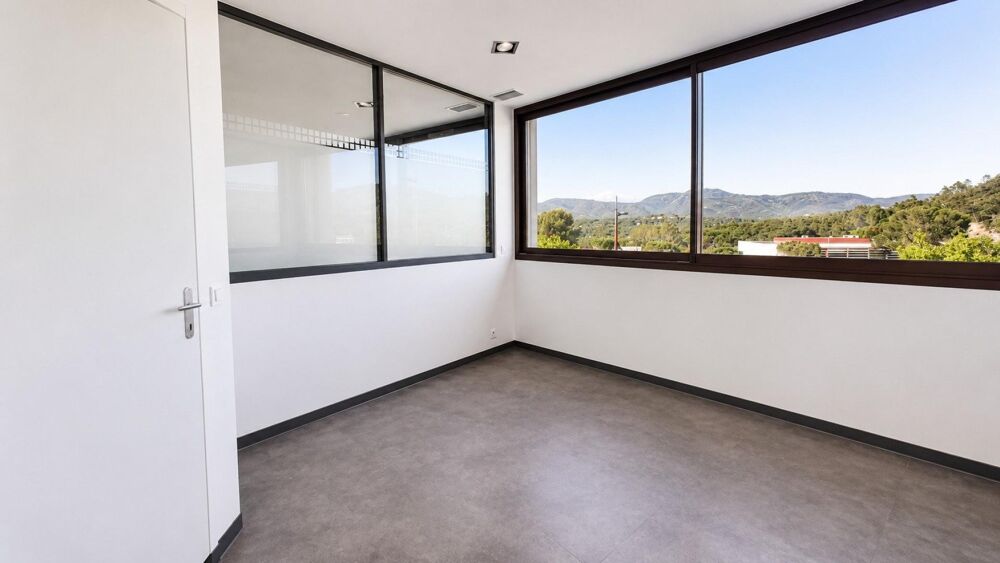   Local pro 10 m² indépendant dans complexe de 124m² 
