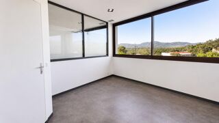   Local pro 10 m² indépendant dans complexe de 124m² Saint-raphael