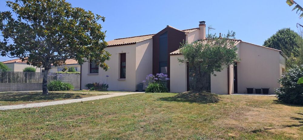 Vente Maison Maison familiale avec piscine et sous-sol Talmont-saint-hilaire