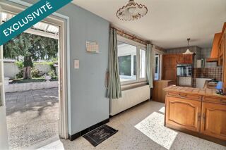 Vente Maison Jolie Propriété à conforter au potentiel d'env. 150 m2, idéalement située proche des commerces, garage, jardin clos et terrasse. Solesmes