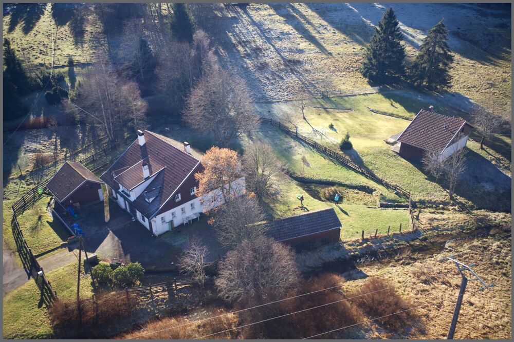 MAISON DE CARACTERE AVEC DEPENDANCE , POTENTIEL LOCATIF, BEL ENVIRONNEMENT