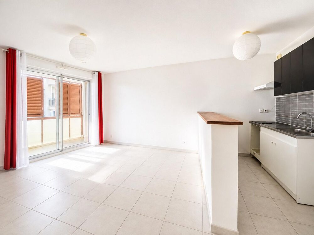 Vente Appartement Beau T2 de 44m2 avec terrasse couverte,  et parking privatif  dans une  residence de standing recherchée avec ascenseur - centre Cavalaire-sur-mer