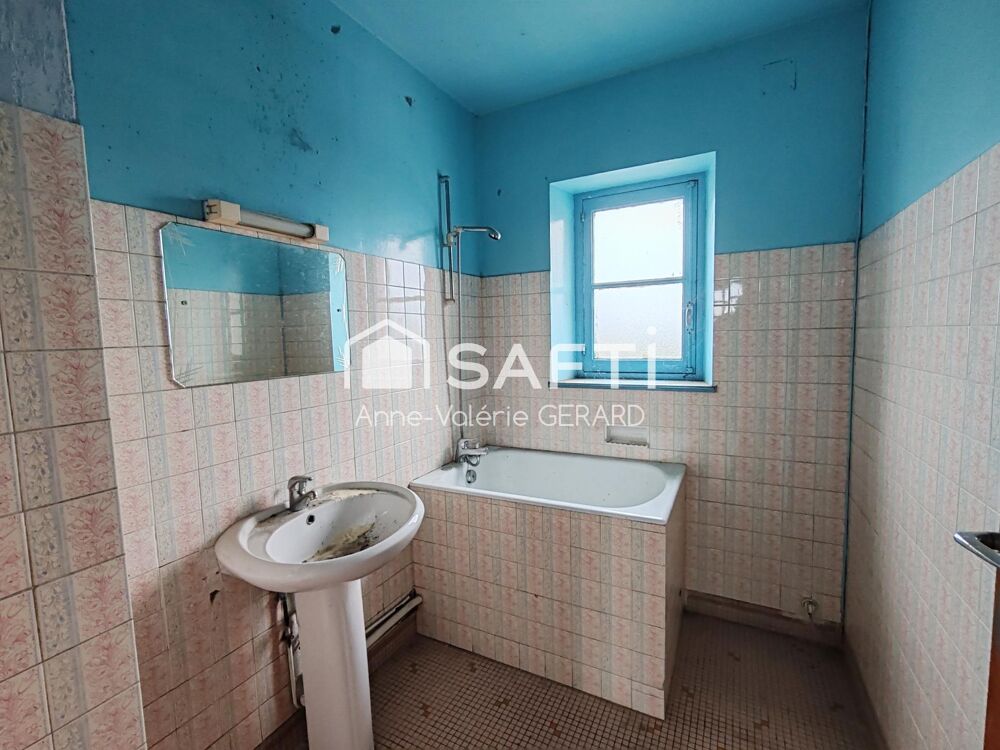 Vente Maison Maison à finir de rénover avec dépendances Fougerolles-du-plessis
