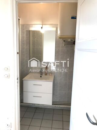 Vente Appartement Appartement avec combles aménageables , parking, garage, cave donnant accès à un jardinet. Lisieux