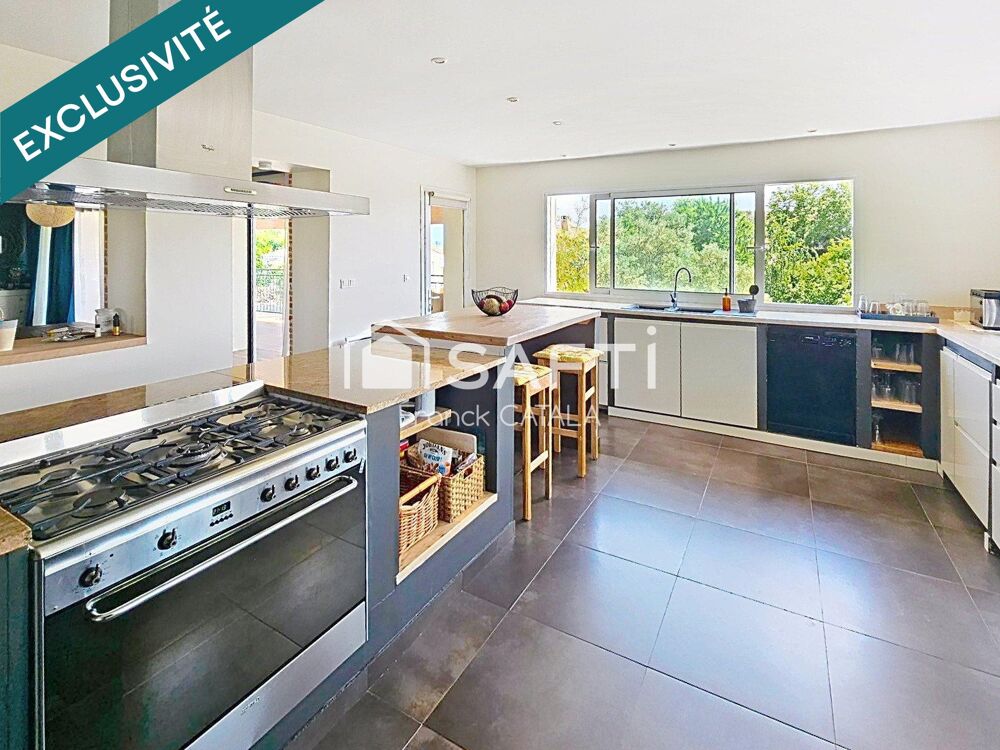 Belle vue pour cette contemporaine avec piscine