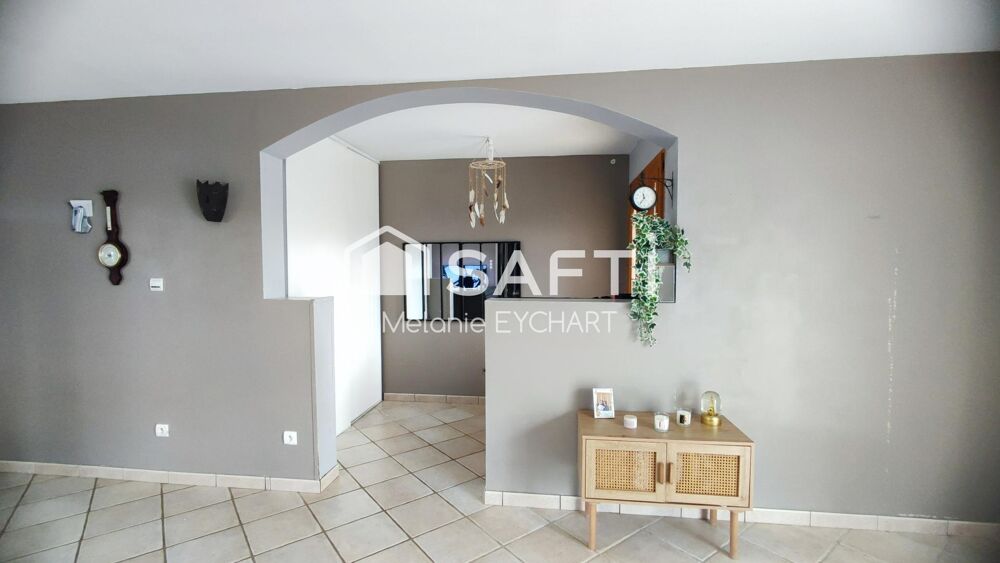 Vente Maison Maison de plain-pied 4 chambres avec local professionnel indépendant de 51 m² loué 500 €/mois, garages et vue dégagée sur la cam Taponnat-fleurignac