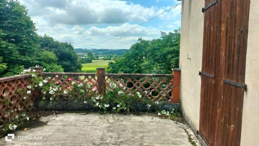 Vente Maison Ancienne ferme d'environ 220 m² avec deux grandes parcelles de terres agricoles, dépendances et puits . Giroussens