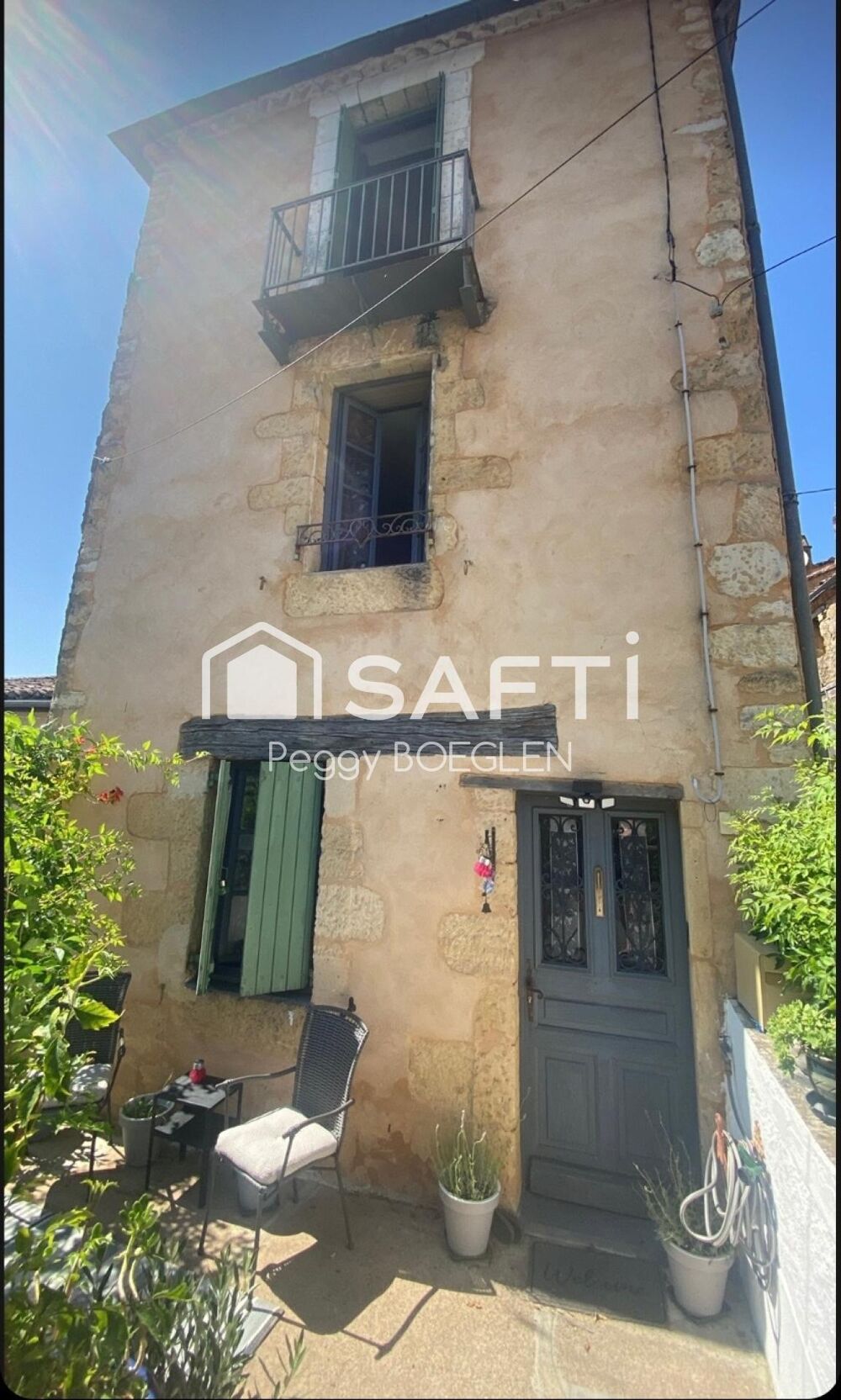 Superbe maison en pierres rénovée dans la jolie bastide de BELVES
