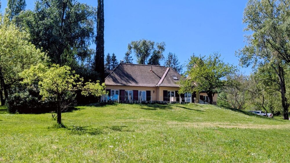 Domaine rare avec dépendances et piscine