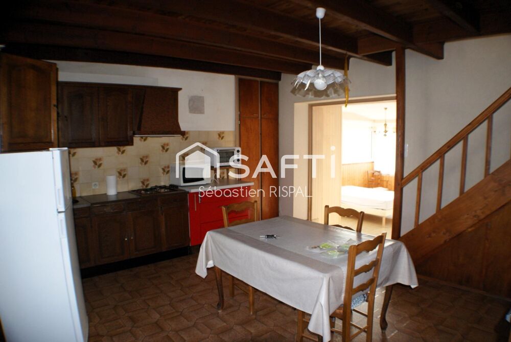 Vente Maison Maison à rénover2 chambres, garages et terrain. La chataigneraie