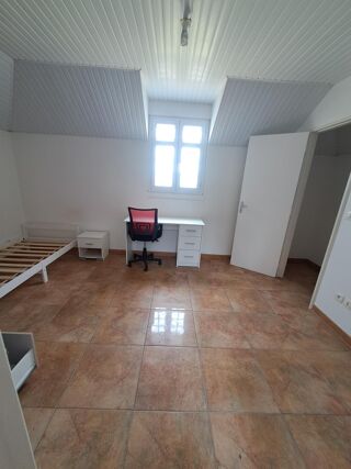 Appartement à louer 5 pièces 99 m²