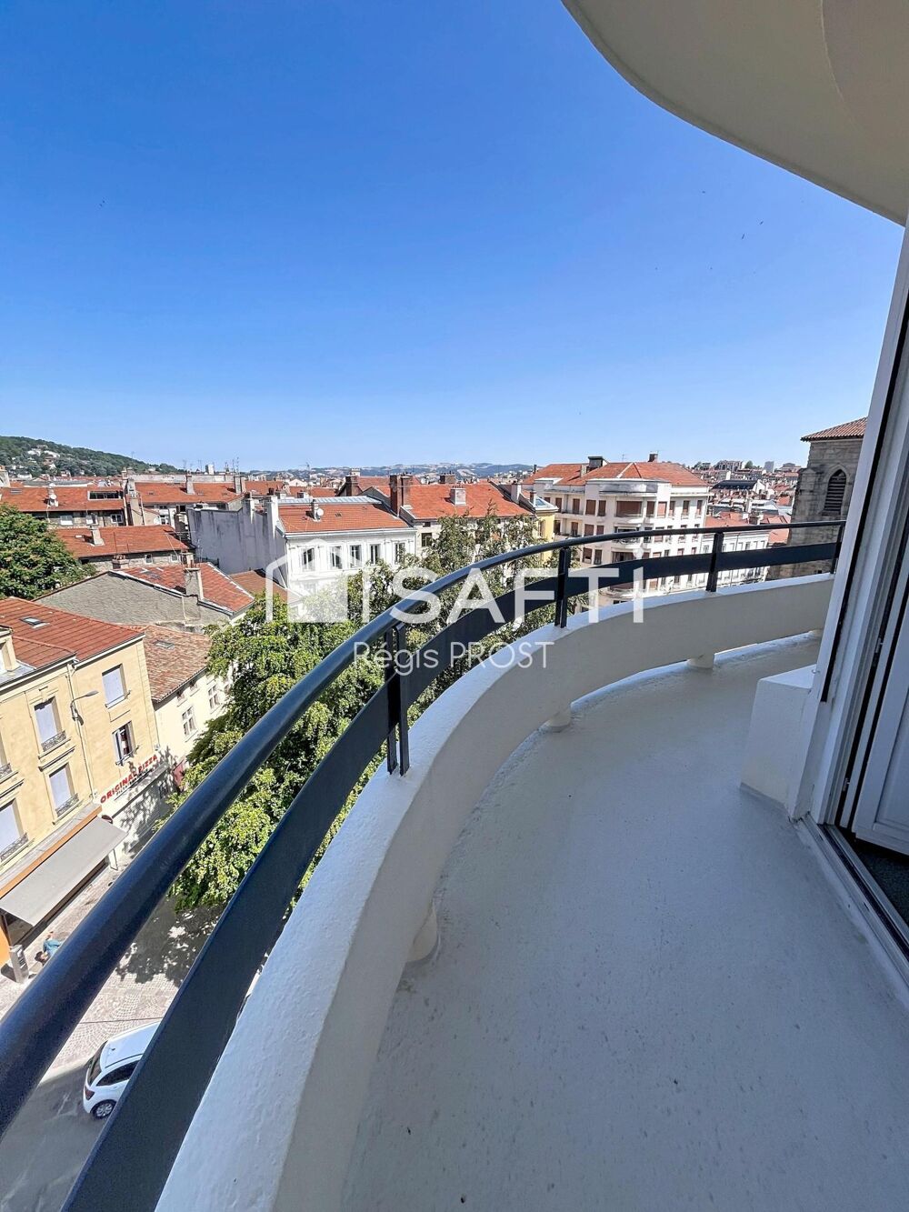 Vente Appartement Appartement 4 pièces de 109 m² avec cave et grenier – Vue dégagée sur les toits Saint-etienne