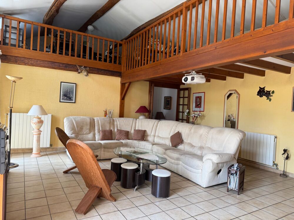 Belle propriété d'environ 195 m2 à Dompierre sur Charente, entre Saintes et Cognac
