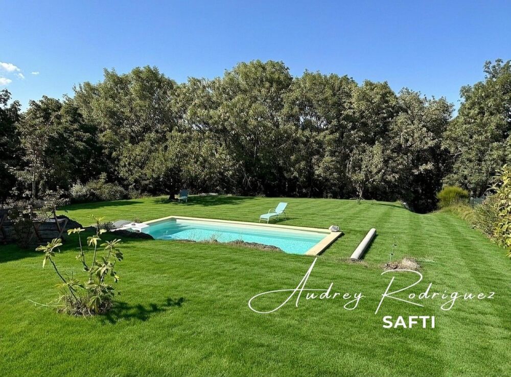 Plain-pied familial avec piscine et véranda