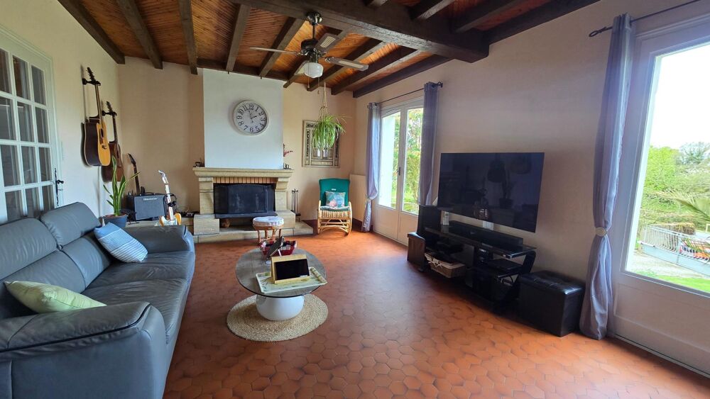Maison au prix attractif sur un grand terrain à Landeronde