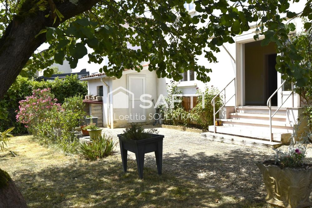 A proximité du centre, charmante maison avec garage et jardin.