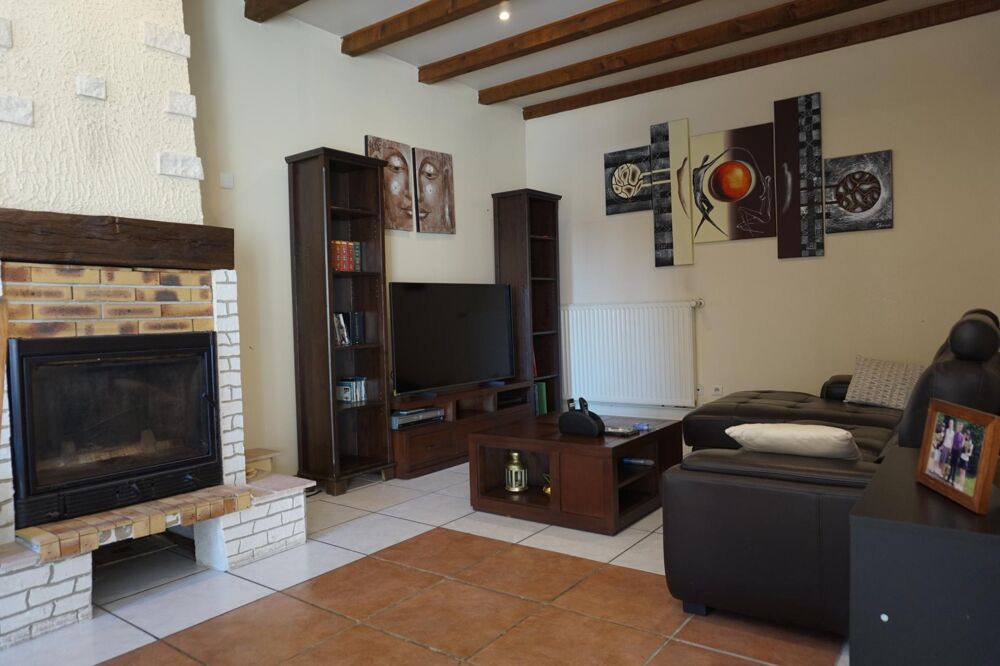 Vente Maison Maison de village au calme de 142 m² totalement rénovée en 2001 avec 3 chambres. Thoraise