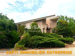   Immeuble professionnel offrant de multiples perspectives Besse-sur-issole