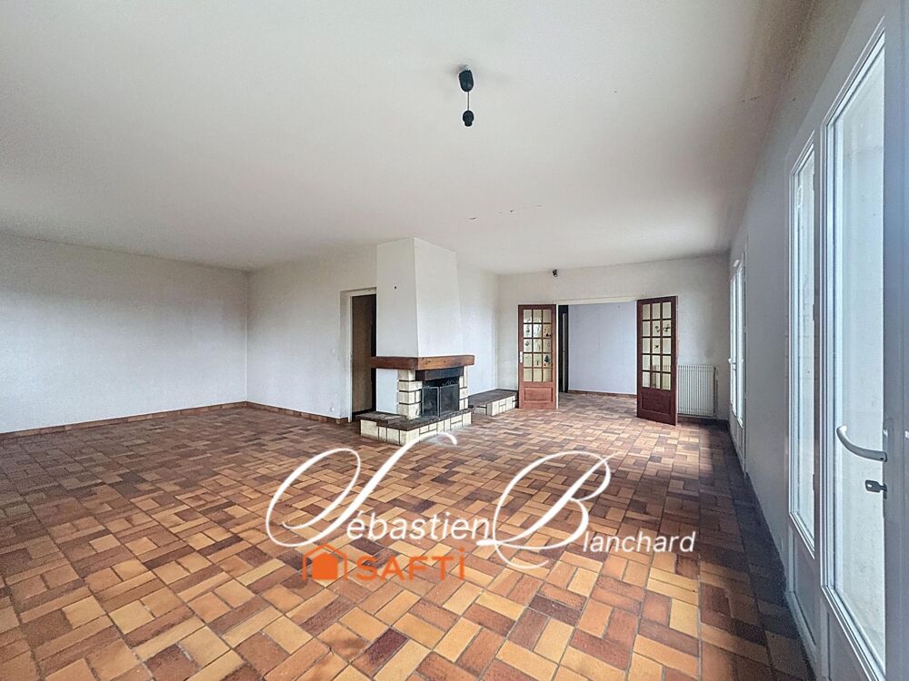 Maison familiale 9 pièces 226 m² Terrain 1 699 m² (A40 / Genève)