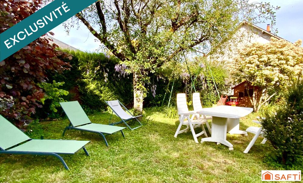 Résidentiel, 3 chambres, 2 SdB, garage et jardin.