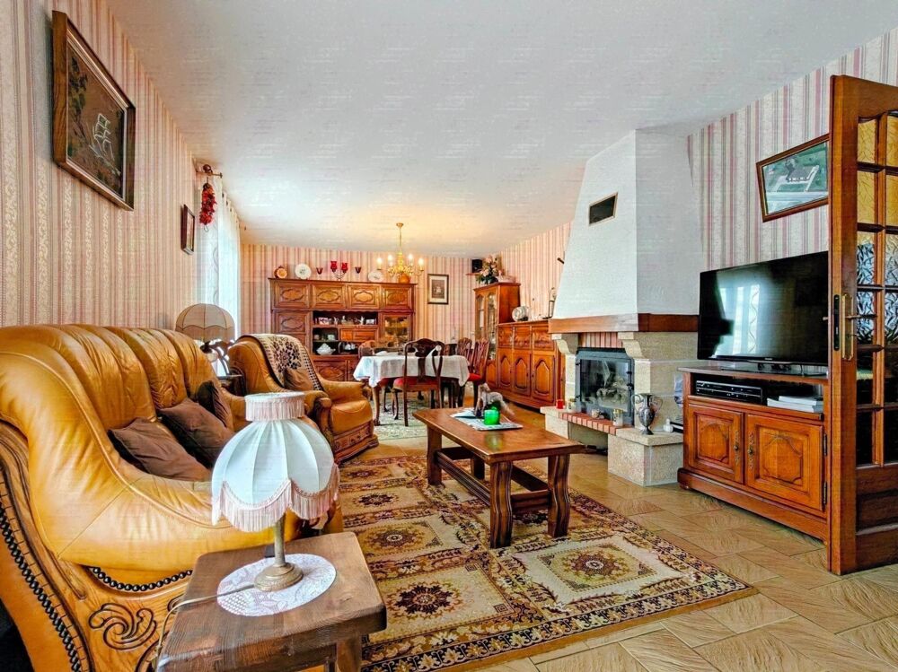 Vente Maison Maison bien équipée de 200 m2 sur deux niveaux avec terrain de 1872 m2 Villefranche-d'allier