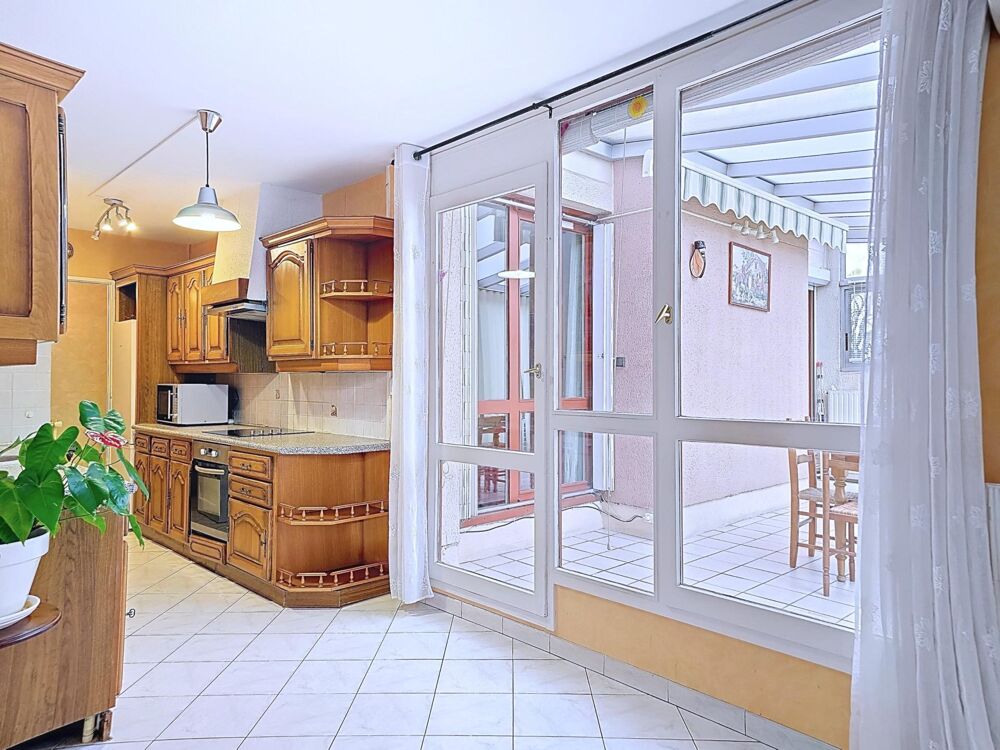 Vente Appartement Décines centre T3 véranda, tout à pied, garage possible Decines-charpieu