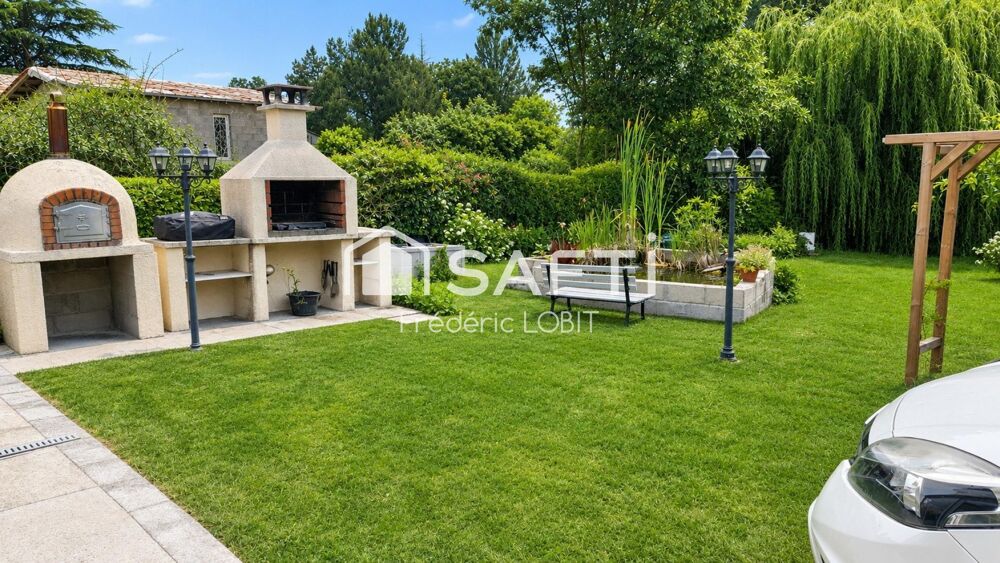 belle maison situé sur la commune de Les peintures avec une superficie de 136 m2 sur un terrain de 3818 m2 avec des dépendances