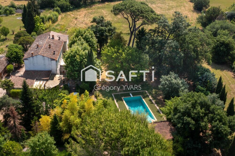 Bastide provençale de 335 m² avec annexes et piscine