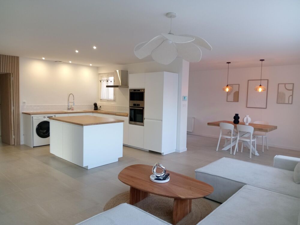 MAISON ENTIEREMENT RESTAUREE AVEC PISCINE