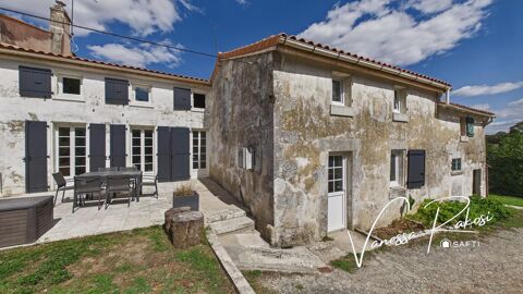   Maison Charentaise de 150 m² Dépendances et 2000m² de jardin Maison - 6 pièce(s) - 150 m²