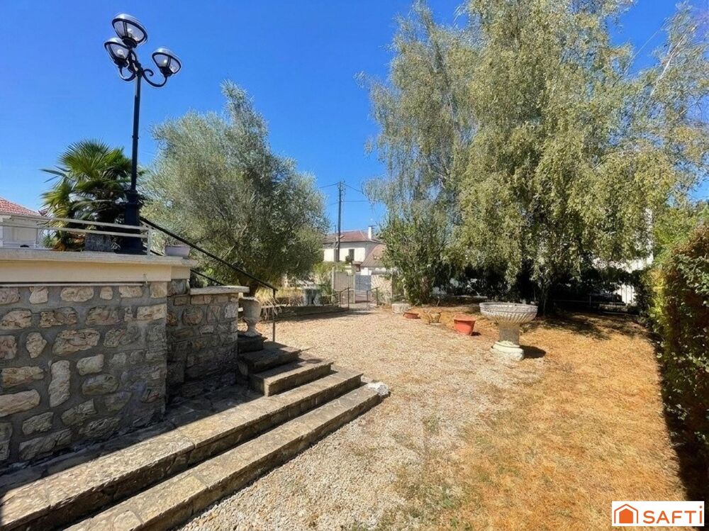 Maison 124 m2 sur s/sol total 100 m2 - Terrain 1037 m2 - 5 chambres - Accessibilité PMR
